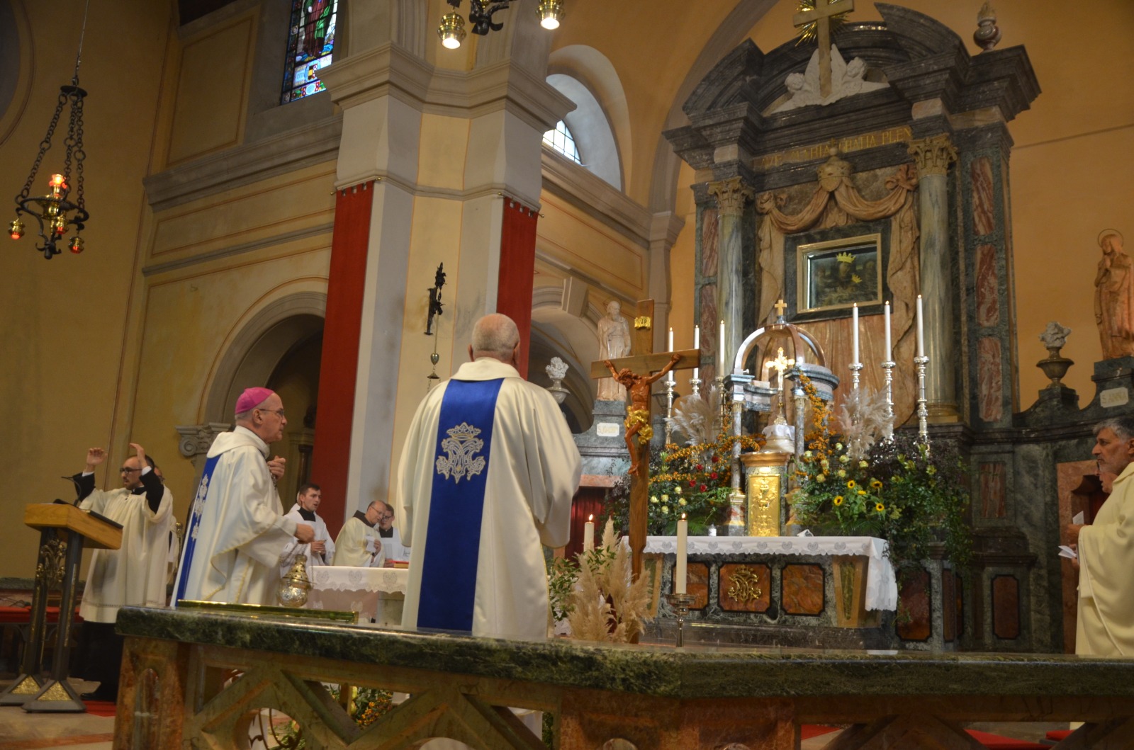 Immagine per Gorizia e Koper pellegrine a Monte Santo, Redaelli sprona all'amore